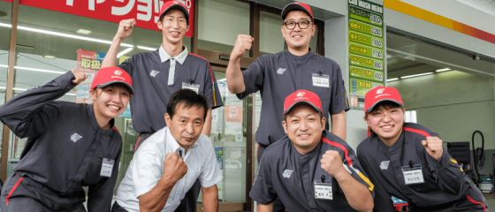 燃料やオイルなどカー用品の販売を中心に、<br>車検まで幅広いサービスを提供する。<br>安定した収益力を誇るSS